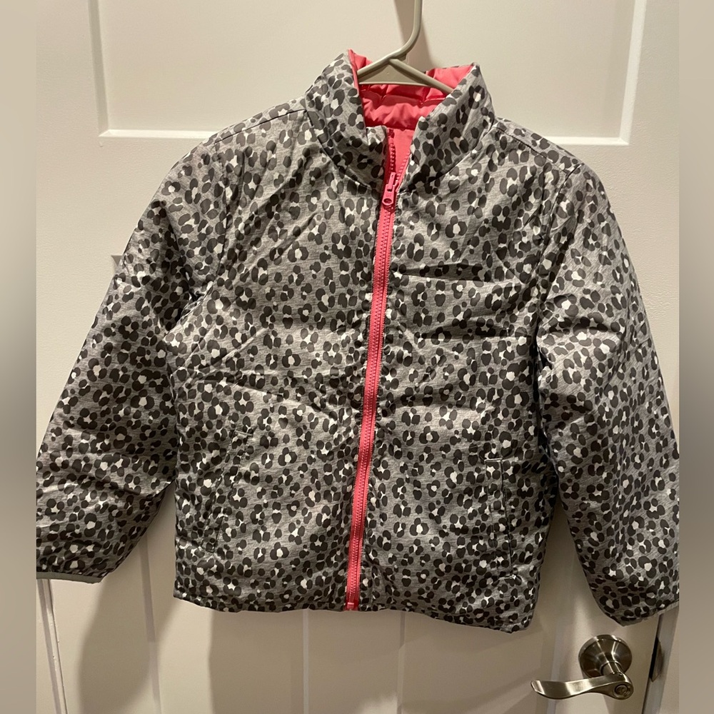 Girls - Gap reversible jacket, side med, colors: pink, gray & white. Like new.
